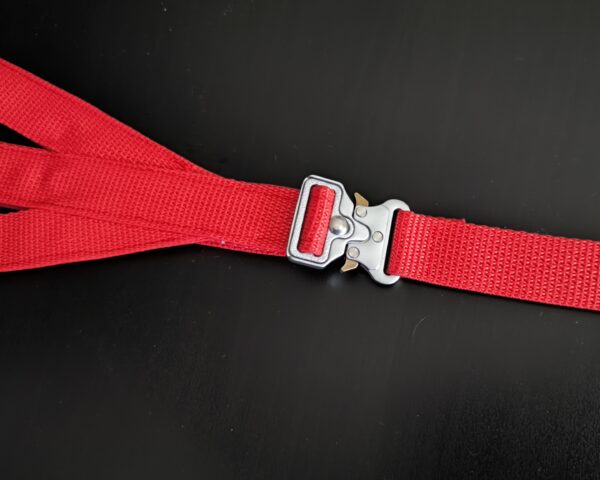 Red SimRace Net with Quick-Release Buckle – 25mm, Double-Sided. - Image 2